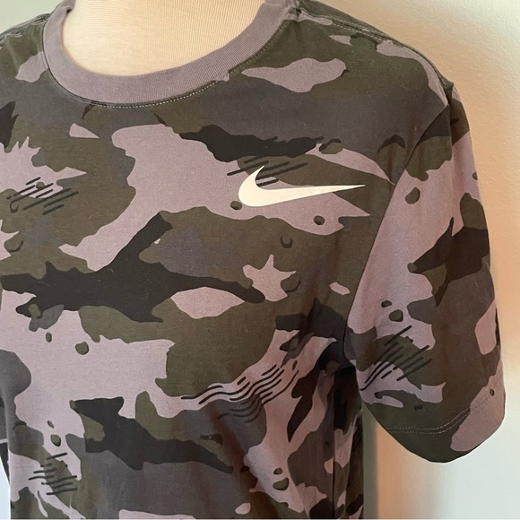 Nike Dri-Fit Camouflage Tee Shirt Size Small - Picture 2 of 12